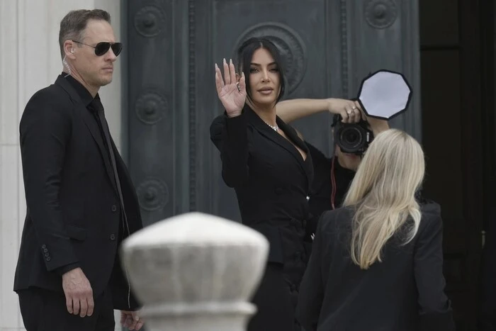 Kim Kardashian hat im Gericht über den Raubüberfall in Paris ausgesagt