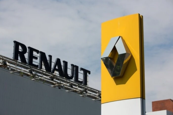 Депутат Держдуми хоче оголосити логотип Renault фашистським