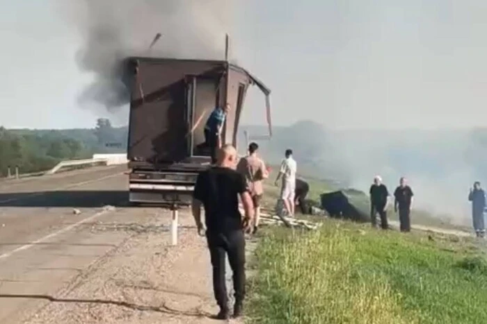 Jedna z ciężarówek biorących udział w operacji specjalnej 'Pająk' wybuchła (wideo)