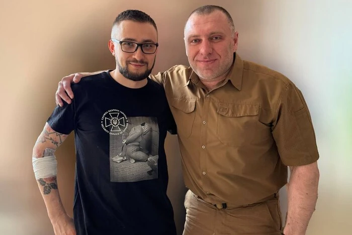 Sternenko in a t-shirt with the head of the SBU