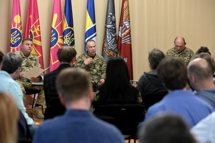 ТЦК повинні змінити своє обличчя. Сирський заявив про хвилю відряджень на передову