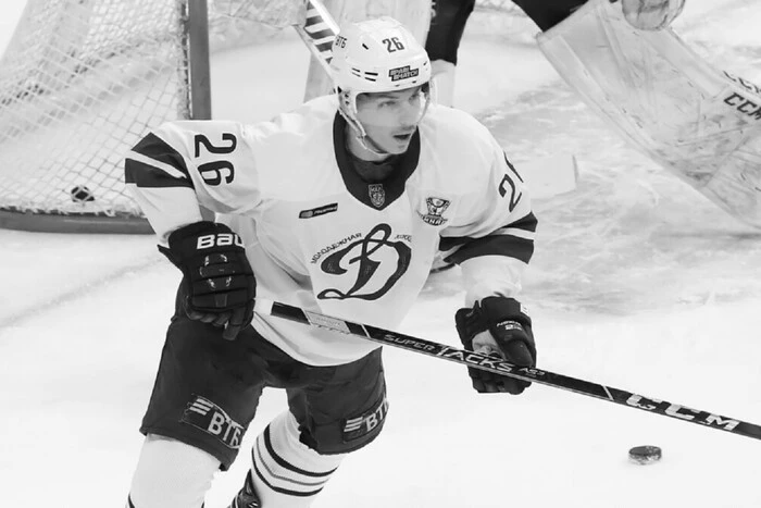 In Moscow, a 23-year-old Russian hockey player fell from the sixth-floor balcony