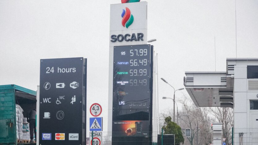 Der Schwan, der Krebs und der Hecht' an der Tankstelle: Ukrainische Fahrer erwarten eine Überraschung an der Tankstelle