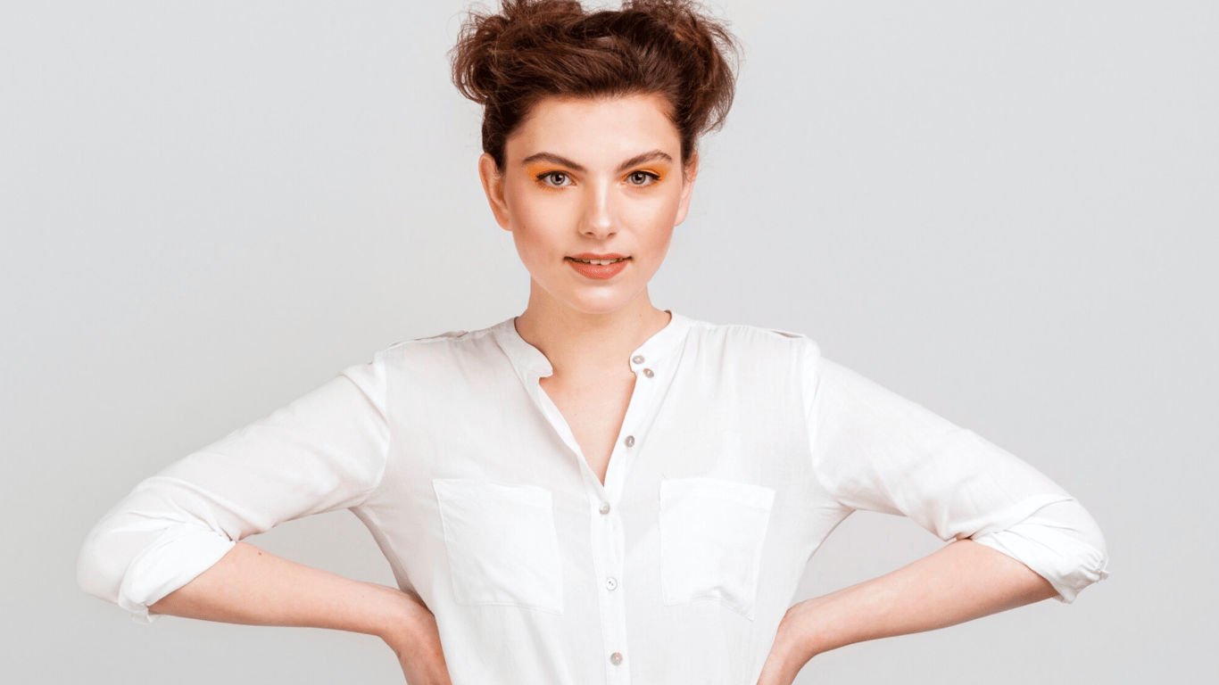 Blouse with 80s accents will be in trend this autumn