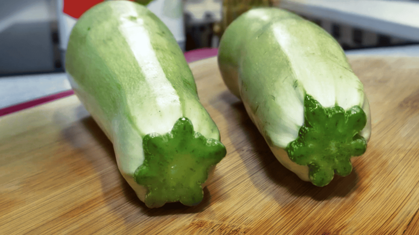 Rezept für Zucchinipizza - ein Gericht, das sowohl zum Frühstück als auch zum Abendessen geeignet ist