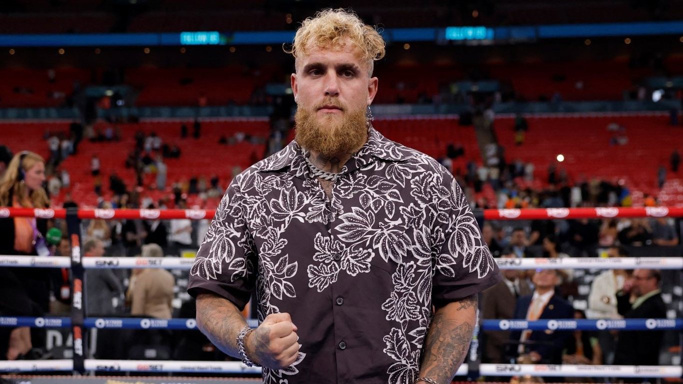 Jake Paul received a gift from the Armed Forces of Ukraine during Usyk's fight