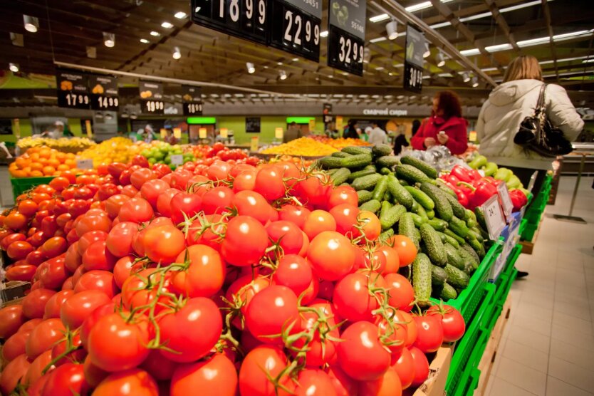 Prices for tomatoes, onions, and cucumbers: in which supermarkets the cost reaches 135 hryvnias